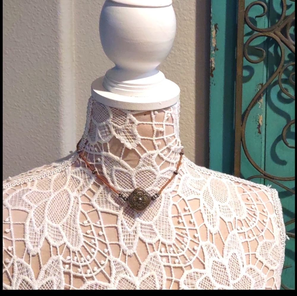 Ornate vintage lucite medallion choker necklace - Picture 4 of 7